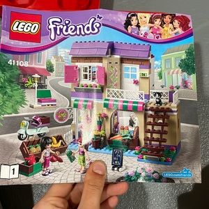 Lego friends farmers market set, built once never used again